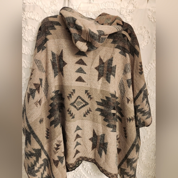 Michael Stars Cape One Size Hooded Open Poncho reversible Black brown aztec - Picture 8 of 9